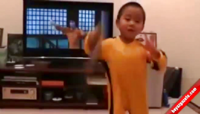 bruce lee - İşte mini Bruce Lee  Videosu