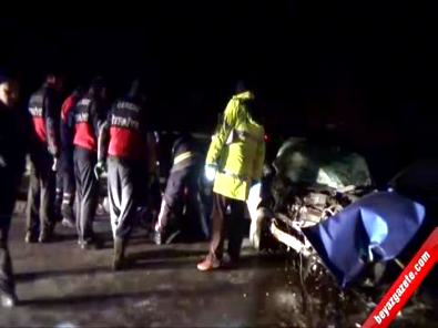 trafik kazasi - Otomobil İş Makinesine Biçti: 2 Ölü, 2 Yaralı  Videosu