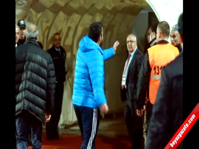 umit ozat - Antalyaspor Elazığspor Maçına Ümit Özat'ın Hareketleri Damga Vurdu!  Videosu