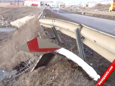 Ankara Kızılcahamam Yolu Kazan Akıncı Kavşağın'da Kaza: 4 Yaralı 