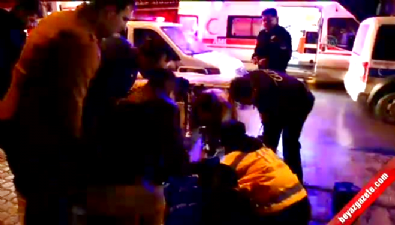 112 acil servis - Otomobilin çarptığı kişi aracın tavanında kalınca  Videosu