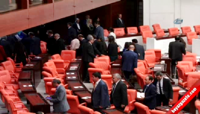 HDP'li Milletvekilleri Salonu Terketti 