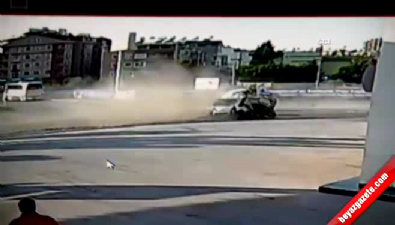 trafik kazasi - Yolcu Otobüsünün 6 Aracı Biçtiği Anlar Güvenlik Kamerasında Videosu