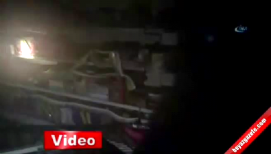kucukdikili - Pkk yandaşları marketi gasp edip yaktı  Videosu