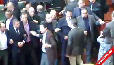 meclis uyesi - Kosova’da bu kez Meclis hem sokaklar karıştı  Videosu