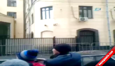 rus ucagi - Türkiye'nin Moskova Büyükelçiliği'ne Saldırı  Videosu