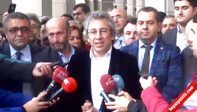 cumhuriyet gazetesi - Can Dündar terör soruşturmasından adliyede  Videosu
