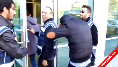 ataturk aniti - Türkü söyleyip güle oynaya gittikleri adliyede tutuklandılar  Videosu