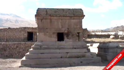 Karaman'da piramidal anıt mezar ve tapınak bulundu 