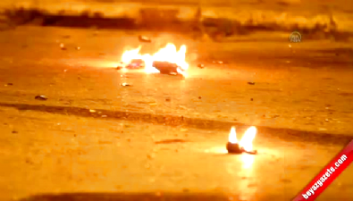 polise saldiri - Yunanistan'daki iktidar karşıtları ülkeyi savaş alanına çevirdi  Videosu