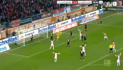 augsburg - Kaleci Marwin Hitz attı bu gol ile takımına 1 puan getirdi  Videosu