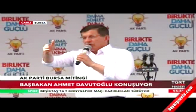 Başbakan Davutoğlu Hürriyet'i topa tuttu 