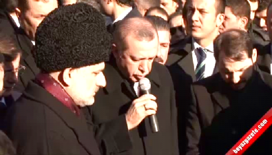 Erdoğan Karakaya'nın Mezarı Başında Kuran Okudu 