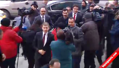 MHP'de muhalifler yaka paça dışarı atıldı