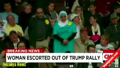 Trump'ın mitinginde başörtülü kadın salondan atıldı 