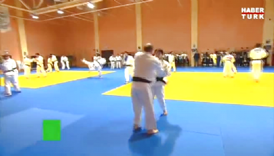 Judocu kız Putin'i yerden yere vurdu 