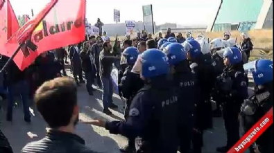 selahattin demirtas - Ankara Garı’na yürümek isteyen grup polise taş ve sopalarla saldırdı  Videosu