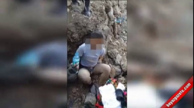 turk silahli kuvvetleri - Asker yaralı olarak ele geçirdiği teröriste elleriyle su içirdi  Videosu
