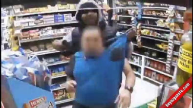 silahli saldiri - Markete giren soyguncu böyle görüntülendi  Videosu