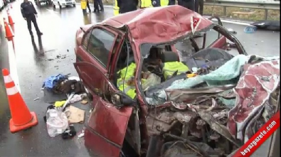 saglik ekipleri - Bursa Otobanı'nda kaza dehşeti: 3 ölü Videosu