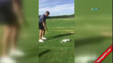 robin van persie - Rvp bu kez oğluyla golf sahasında döktürdü  Videosu