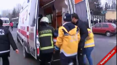 saglik ekipleri - Kayseri Erciyes Üniversitesi Önünde Patlama: Yaralılar Var (İlk görüntüler)  Videosu