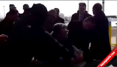 oturma eylemi - HDP'li vekil Adem Geveri'den yol kapatma eylemi  Videosu