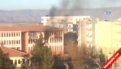 Teröristler İdil'de okul yaktı