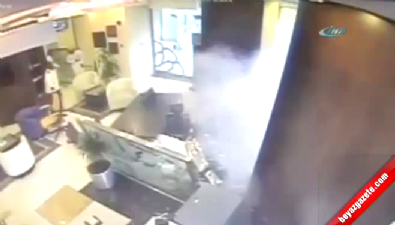 suudi arabistan - Ofiste çalışan adama davetsiz misafir  Videosu