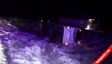 Sivas'ta yolcu otobüsü şarampole yuvarlandı! 