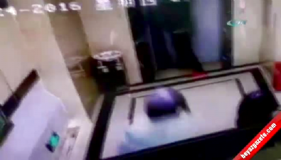asansor boslugu - Kapıyı kırdı, asansör boşluğuna düştü!  Videosu