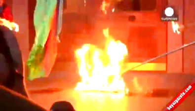 Ermenistan'da Türk bayrakları yakıldı 