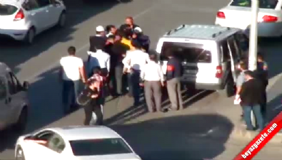 muammer aksoy - Davul tokmağıyla polise saldırdı  Videosu