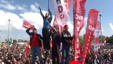 1 mayis emek ve dayanisma gunu - CHP ve HDP'liler Omuz Omuza ''Biji Serok Apo'' diye bağırıyor  Videosu
