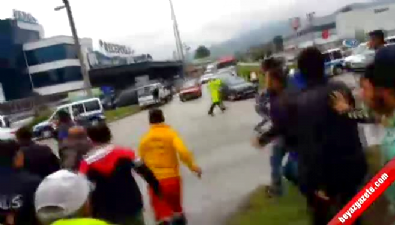 samsun emniyet muduru - Havaya uyarı ateşi açan polisler taş yağmuruna tutuldu  Videosu
