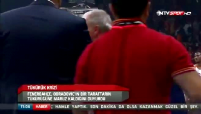 galatasaray - Obradovic'in suratına sıvı işte böyle geldi  Videosu