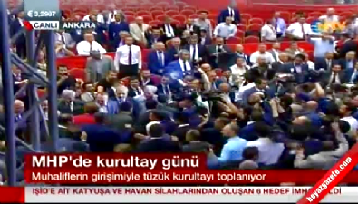 Akşener salona 'Başbakan Meral' sloganlarıyla girdi 