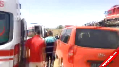 hemzemin gecit - Elazığ'da tren minibüse çarptı  Videosu