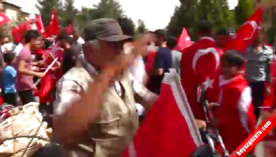 emniyet mudurlugu - Midyatlılar bayraklarla sokağa döküldü  Videosu