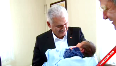 Başbakan'dan sürpriz bebek ziyareti 