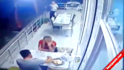 Masaya yaklaştı ve kurşun yağdırdı Videosu