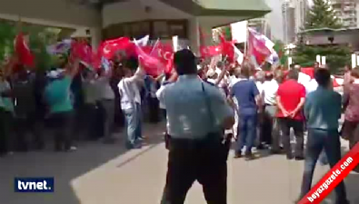 feto teror orgutu - Trt önünde FETÖ protestosu  Videosu