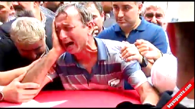 pkk teror orgutu - Şehit oğlunun tabutuna sarılarak sela okudu Videosu