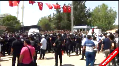 PKK sloganları atıp polise saldırdılar 