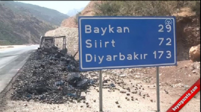 PKK yol kesip araç yaktı 