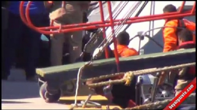 yunanistan - Kaçak Göçmenleri Taşıyan Tekne Battı  Videosu