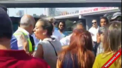 zincirlikuyu - Metrobüs şoförü 'klima açık mı' diye soran yolcuyu bıçakladı  Videosu
