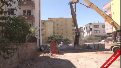 Terör mağdurlarının yaşadığı bina DBP'li belediye tarafından yıkıldı 
