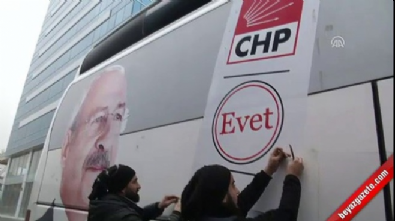CHP, otobüslerinden 'Evet' mührünü kaldırttı 