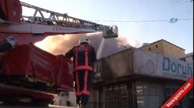 Sultanbeyli'de iş yeri alev alev yandı